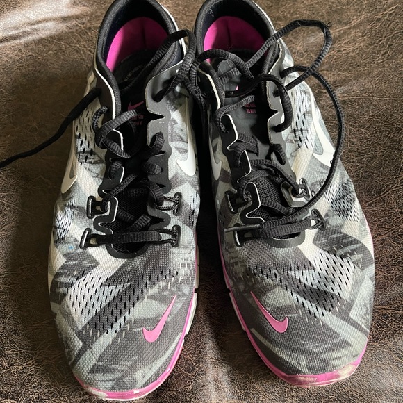 Nike Trainers- black/pink/blue - Picture 2 of 8